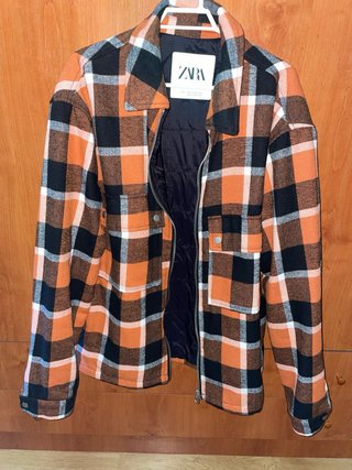 Chaqueta Zara cuadros naranja y negro