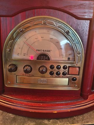 Scatola musicale retrò con giradischi