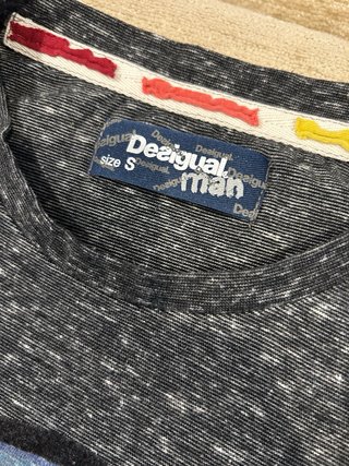 Camiseta Desigual Gris con Logo Circular