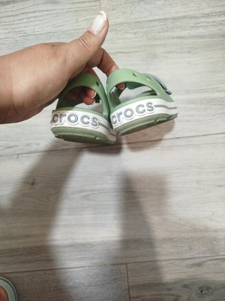 Sandali per bambini Crocs verdi taglia C10