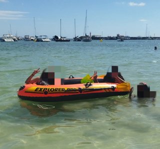 Barca hinchable Explorer Pro con remos