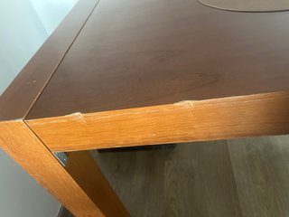 Mesa de comedor de madera