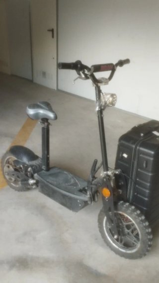 Patinete ROAN con asiento