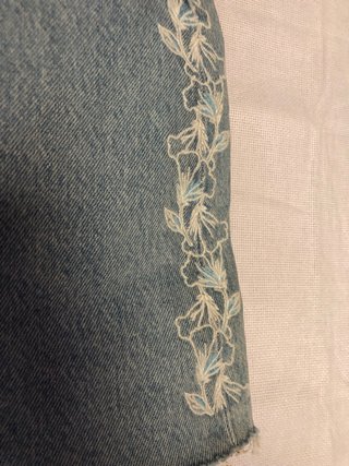 Falda vaquera Levi's con bordado floral