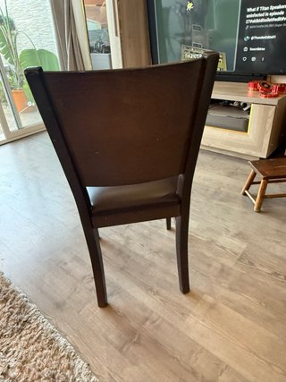 7 Sillas de comedor de madera y cuero