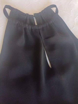 Mono negro Zara con detalle dorado