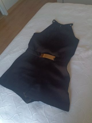 Mono negro Zara con detalle dorado