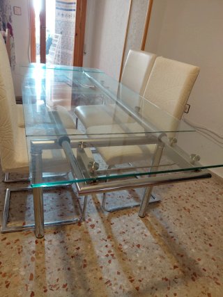 Mesa comedor extensible y 4 sillas cristal