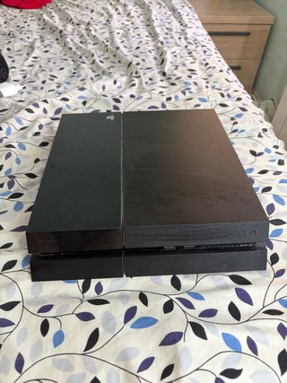PS4 (PlayStation 4) Negra + 2 Mandos