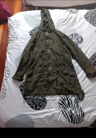 Parka verde militar con capucha