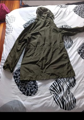 Parka verde militar con capucha