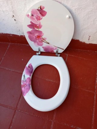 Tapa de WC con diseño de orquídeas