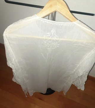 Blusa tejido muy ligero bordada, manga amplia