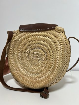 Bolso redondo de esparto y piel
