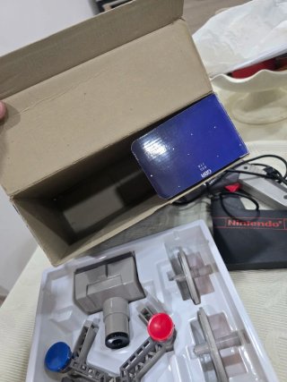 Nintendo Gyromite R.O.B. Robot NES
