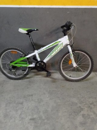Bicicleta infantil WRC blanca y verde