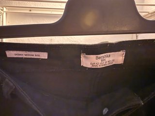 Pantalón vaquero Bershka negro raya lateral