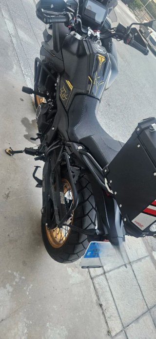 Voge 525 DSX Negra y Dorada