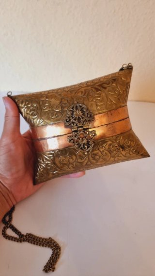 Bolso de mano/hombro rígido de latón y cobre HAZEL