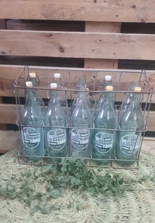 Bottiglie antiche di soda Los Moyanos