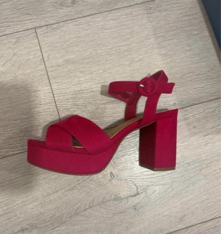 Sandalias de tacón fucsia