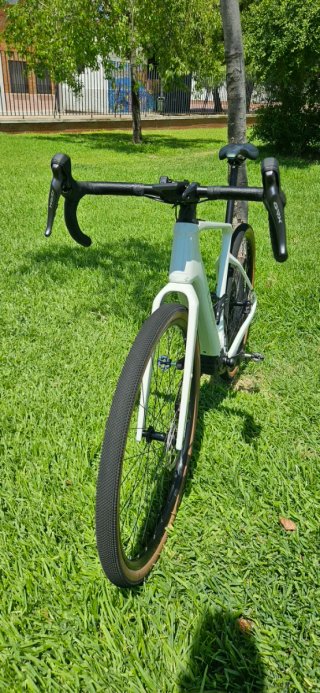 Cube Nuroad Hybrid Race 400x Talla L, bici gravel