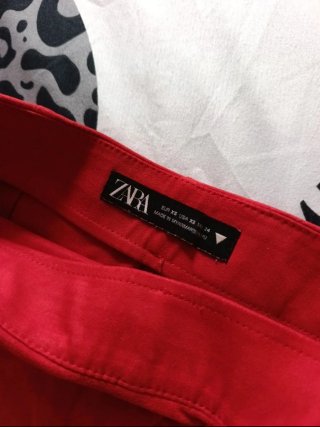 Falda pantalón roja con volantes