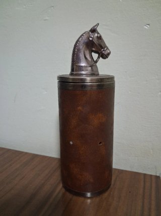 Dispensador cigarrillos vintage caballo años 70
