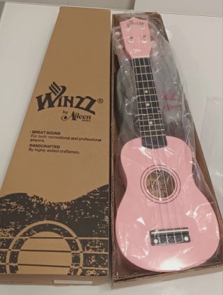 Ukelele Soprano Rosa con Accesorios