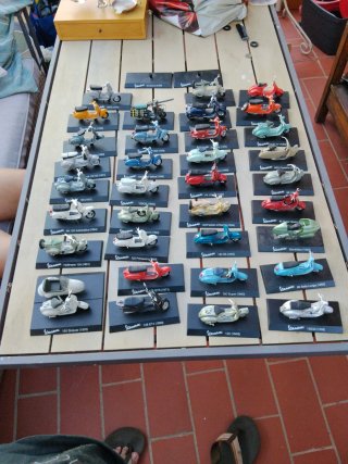 Lote 36 Motos Vespa Miniatura 1:18 RBA