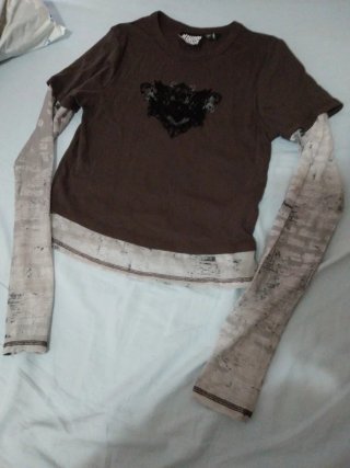 Camiseta manga larga marrón y beige