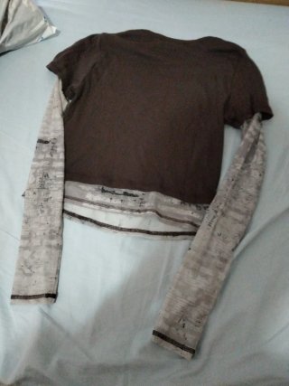 Camiseta manga larga marrón y beige