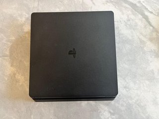PS4 Slim 500GB + Mando Morado + Cables