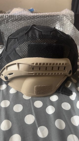Casco táctico con funda