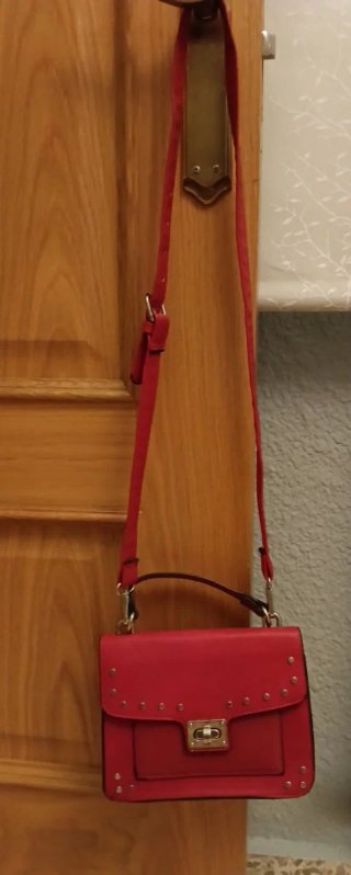 Bolso rojo de mano y bandolera