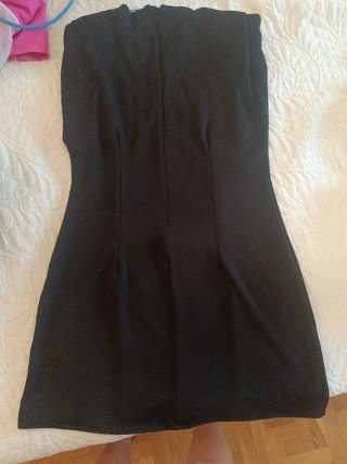 Vestido negro con hombreras sin estrenar