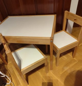 Mesa infantil madera + 2 sillas