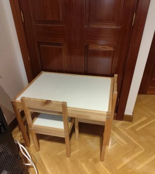 Mesa infantil madera + 2 sillas