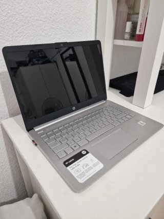 Vendo ordenador portátil HP de 14 pulgadas