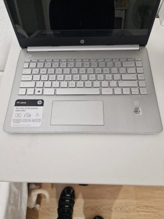 Vendo ordenador portátil HP de 14 pulgadas