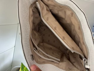 Bolso Guess Blanco Acolchado Cadena