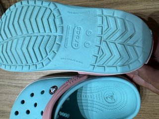 Crocs J3 Talla 35 Azul y Rosa