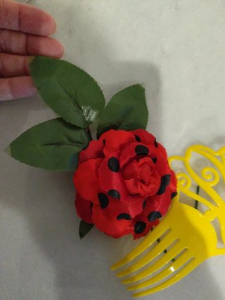 Peineta y flor para feria flamenca, para nosotras.