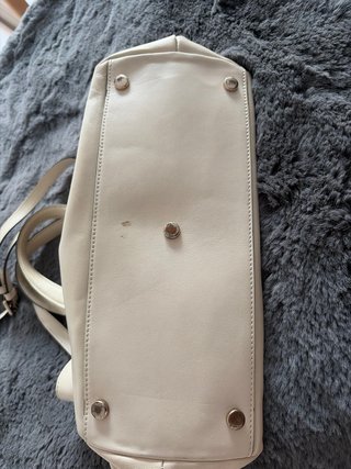 Bolso Uterqüe piel crema herrajes dorados
