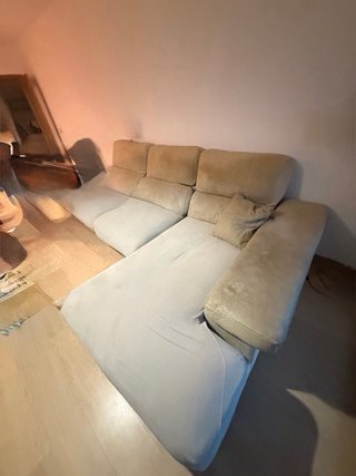 Mesa comedor, 4 sillas madera oscura, estantería