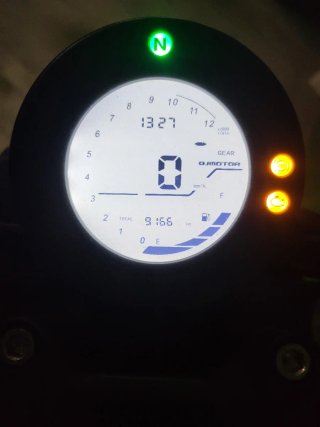 QJ Motor SRV125 Naranja y Negra