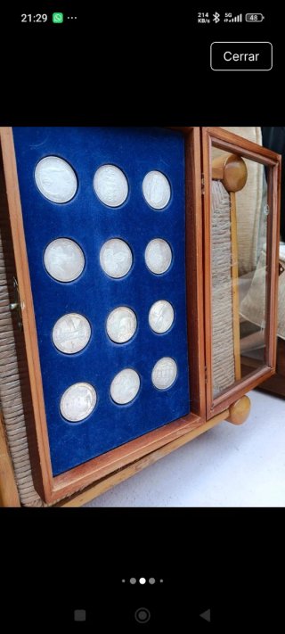 Estuche madera y cristal con monedas