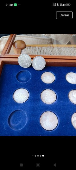 Estuche madera y cristal con monedas