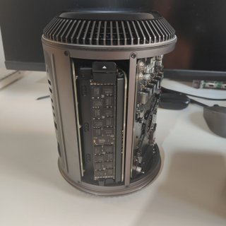 Mac Pro 6.1 2013 32GB RAM Xeon 4 Core