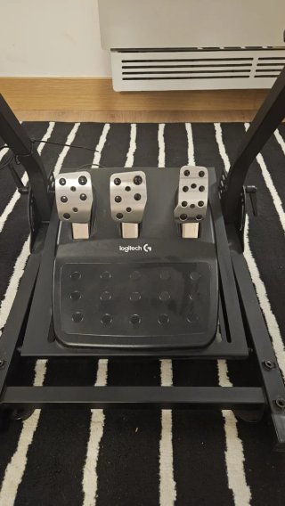 Volante Logitech G29 con pedales y palanca